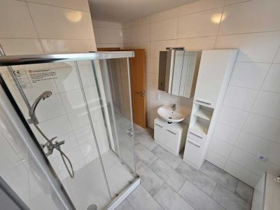 Frisch Renovierte 4 Zimmer Wohnung über 2 Etagen mit Garage