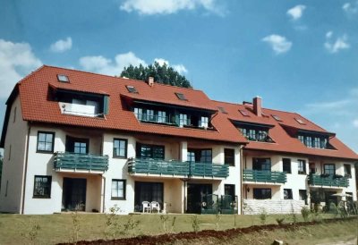 Modernisierte Wohnung mit drei Zimmern und Balkon in Seegebiet