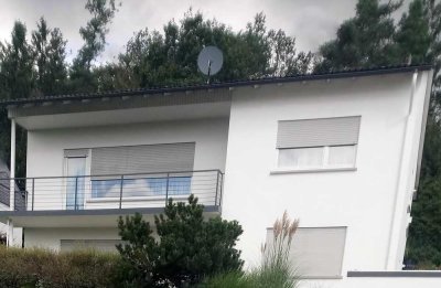 Von privat zu verkaufen! Einfamilienhaus mit Einliegerwohnung in der naturnahen Lage.