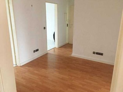 Großzügig aufgeteilte und helle 3-Zimmer-Wohnung im 2. OG mit Balkon