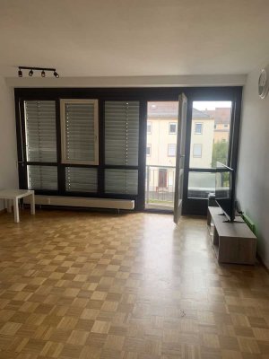 2-Zimmer-Wohnung mit Balkon im 2. OG in Nürnberg-Glockenhof