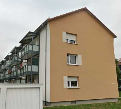 Freundliche und modernisierte 2,5-Zimmer-Wohnung mit geh. Innenausstattung mit EBK