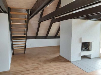 Moderne Maisonette-Wohnung mit Kamin, Balkon, ruhige Feldrandlage