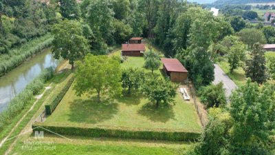 Traumlage: Freizeitjuwel mit Blockhütte und Gartenoase direkt am Ludwig-Donau-Kanal