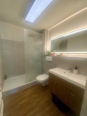 Helle 2,5 Zimmer-Wohnung mit Blick ins Grüne, Stadtnähe Teurershof