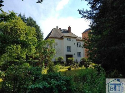 Ein Häuschen im Grünen !!!