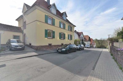 Buchen:  3,5-Zimmer-Altbauwohnung - modernisiert und großzügig geschnitten