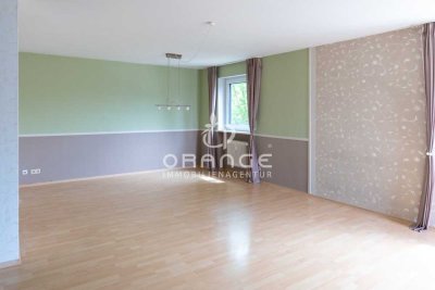 *** Großzügige 2-Zimmer-Wohnung mit Balkon, EBK & TG-Stellplatz in ruhiger Lage mit Grünblick ***