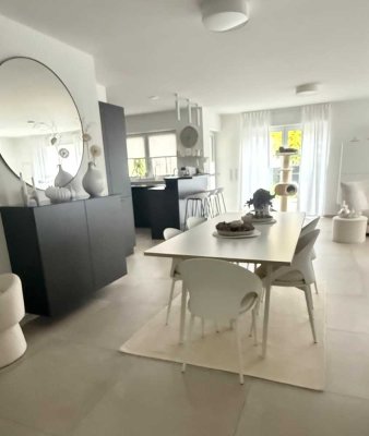 Ein Hauch von Luxus 3,5-Zimmer EG mit Terrasse und kleinem Garten