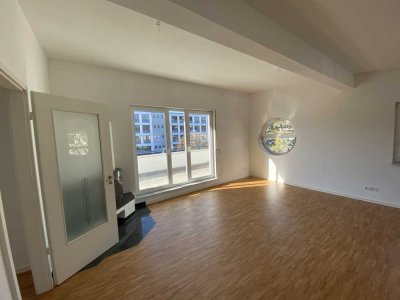 Helle 2,5 Zimmer Penthouse Wohnung mit großer Terrasse