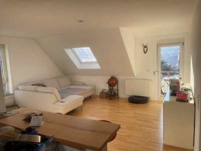 Moderne 4-Zimmer-Wohnung mit Balkon und Tiefgaragenstellplatz im Herzen von Neuhausen