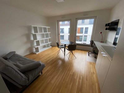 Ein Raum, der alles kann – möbliertes Apartment mit Spreeblick