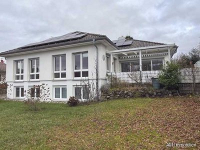 Sonnig und sehr ruhig gelegenes Einfamilienhaus mit Garten und vielfältigen Nutzungsmöglichkeiten!