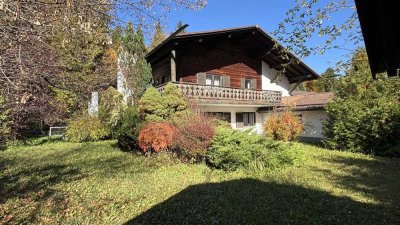 Grainau: Große, solide Doppelhaushälfte mit sonnigem Garten und Garage