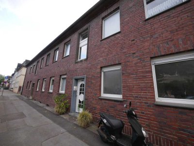 Ideal für eine Person: Bezugsfertige, 2,5 Zimmer-Dachgeschosswohnung in Buer-Mitte zu vermieten