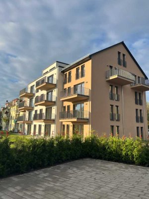Moderne Neubauwohnung mit Balkon und Stellplatz