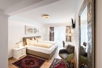 FAMILIENRESIDENZ FÜR GROSSFAMILIEN AUD DEM IN-U. AUSLAND MIT GASTROBETRIEB DIREKT AM HAUPTPLATZ