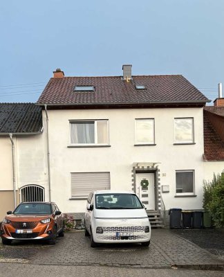 Familienfreundliches Einfamilienhaus mit Charme, Komfort und großem Garten.