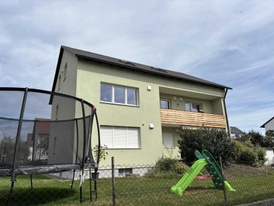 Renovierte Dachgeschoßwohnung in ruhiger Lage von Barbing zur Vermietung