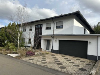 Familienfreundliches, großzügiges Einfamilienhaus mit Garten und großer Doppelgarage