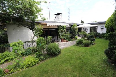 + Kaarst + Bungalow + Bj. 1971 + ca. 383 m² Grundstück + ca. 138 m² Wohnfläche + Garage +