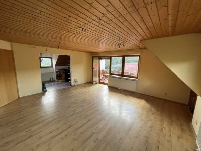 Freundliche 3,5-Zimmer-DG-Wohnung mit gehobener Innenausstattung mit Einbauküche in Berglen