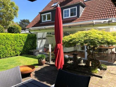 Doppelhaushälfte in bestem Zustand, mit hochwertiger Ausstattung und Traumgarten