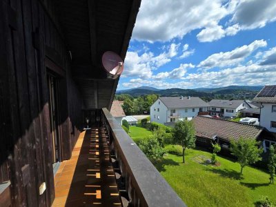 Freundliche und gepflegte 4-Zimmer-Dachgeschosswohnung mit Balkon und EBK in Zwiesel
