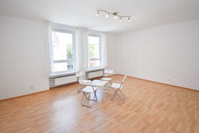 City Lage! Helle 2-Zimmer-Wohnung mit Einbauküche!