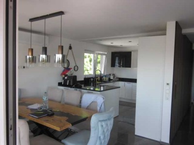 Geschmackvolle 4-Raum-Penthouse-Wohnung mit luxuriöser Innenausstattung mit Balkon in Offenbach
