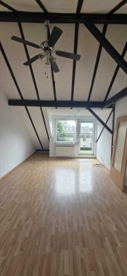 78 m² 3 Zimmer helle, geräumige Dachgeschoss-Wohnung mit Dachloggia über den Dächern von Remscheid