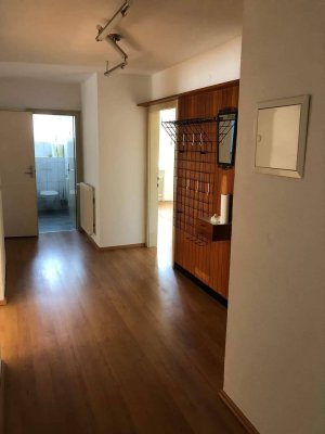 Sanierte Wohnung mit fünf Zimmer sowie Balkon und Einbauküche in Gries am Brenner