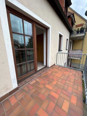 TOP BEZUGSFREI! Charmante, helle 2-Zimmer-Wohnung mit Balkon in Dippoldiswalde zu verkaufen!