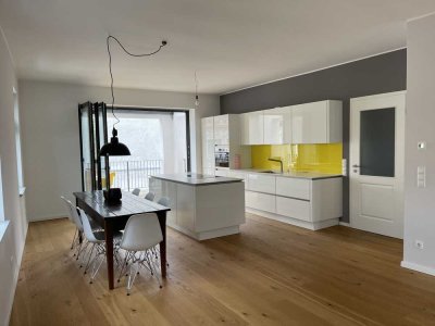 Exklusive, neuwertige 4-Zimmer-Wohnung mit Balkon, Einbauküche und Stellplatz in Leipzig