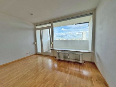 PROVISIONSFREI: Wohnen über dem OEZ im 8. OG. - Balkon mit Weitblick - Bezugsfrei