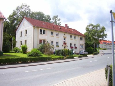 Helle und freundliche 4 Zimmer Wohnung, EBK, Garten & Stellplatz, gute Anbindung, Familien/ Rentner