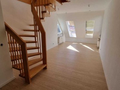 Hell und Renoviert | Einbauküche | inklusive Strom | 2 Zimmer-Maisonettewohnung in Kelkheim Mitte