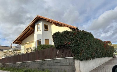 Gepflegtes Einfamilienhaus mit 8 Zimmern in Münster-Sarmsheim