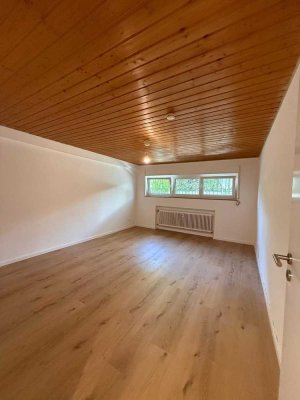renovierte, kompakte 1-Zimmer Souterrainwohnung