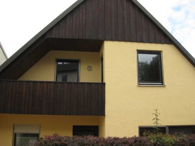 2-Zimmer-Dachgeschosswohnung mit Einbauküche und Balkon