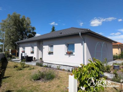 großzügiger Bungalow mit Terrasse und schönem Garten