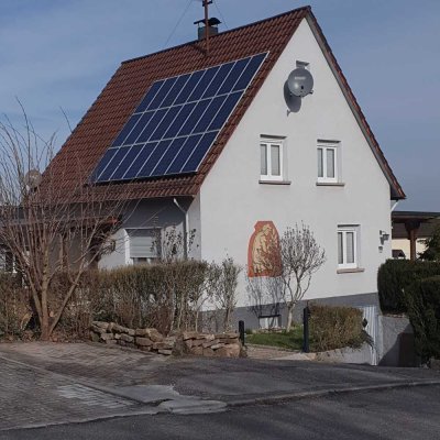 Sternenfels, renoviertes freistehendes Einfamilienhaus mit Ausbaupotenzial und großem Grundstück.