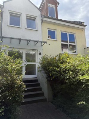 Stilvolle 2-Zimmer-Dachgeschosswohnung mit Südbalkon & Einbauküche – ab 01.09.2025 verfügbar