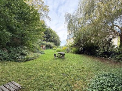 Exklusives Dachgeschoß-Juwel in historischem Gebäude mit großem Gartenanteil