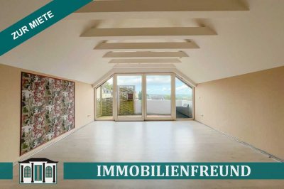 Helles Dachgeschossapartment mit Balkon und Weitblick