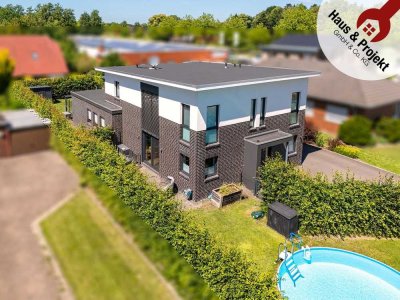 Licht, Luxus, Lebensqualität – stilvolles Einfamilienhaus mit Gartenidylle in Ostfriesland