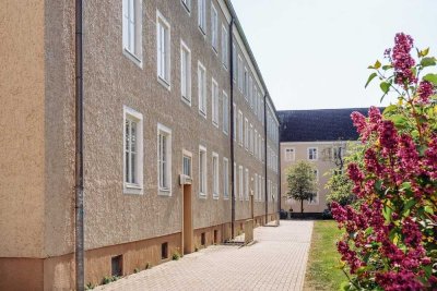 2-Zimmer-Wohnung mit Altbaucharme // Dachgeschoss