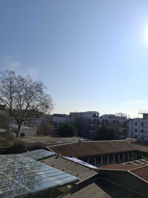 Modernisierte 3 Zimmer Wohnung - perfekter Grundriss - mitten im Zentrum mit Südbalkon!