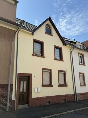 Zweifamilienhaus mit Garten – Ideal für Mehrgenerationenwohnen in Weinheim