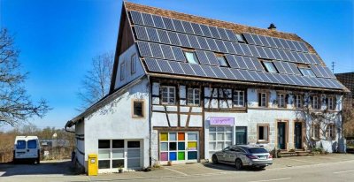 *Attraktives Mehrfamilienhaus mit riesigem Grundstück in Top-Lage*